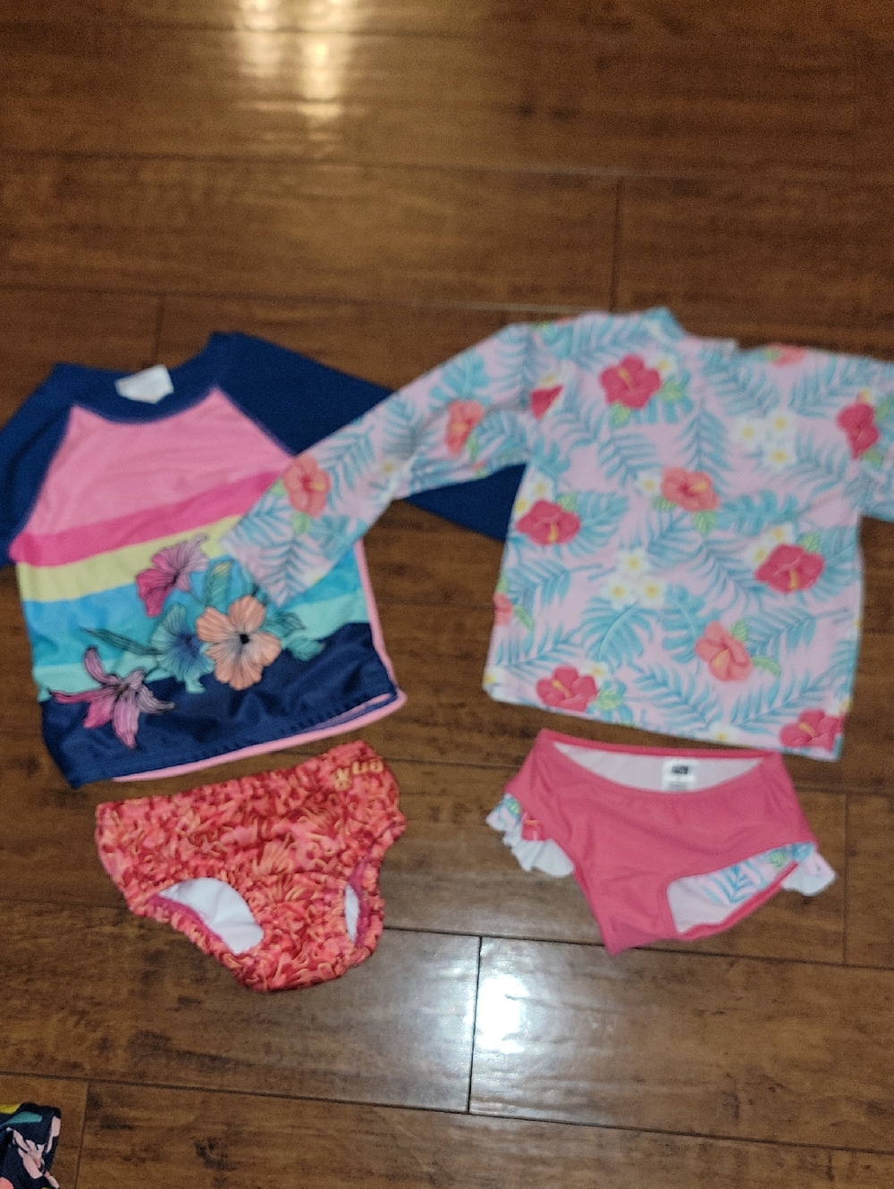 Toddler Girls 2T swimsuits Rashguard and bottoms